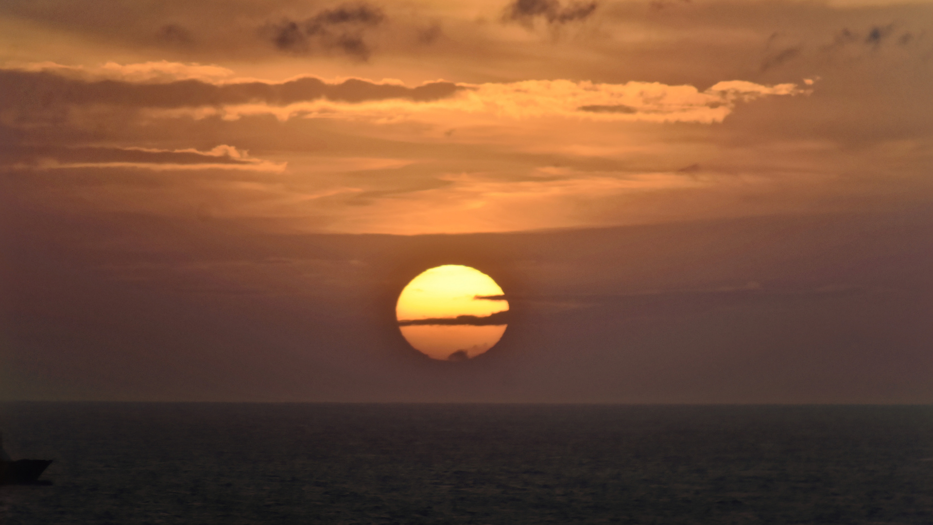 Helgoland: Sonnenuntergang mit Wolken