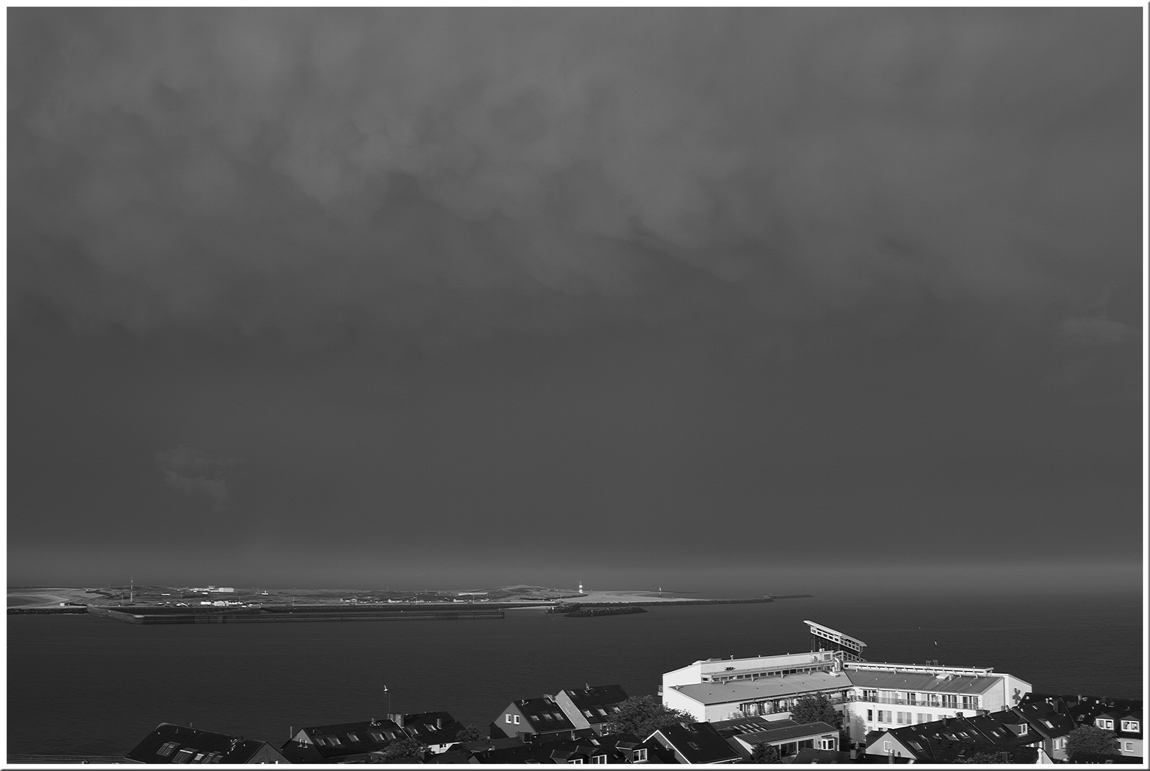 Helgoland- Unwetter zieht weiter