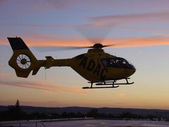 Heli at Sunset beim Aufsetzten auf das Helipad