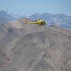 Heli Bernina über den Engadiner Bergen