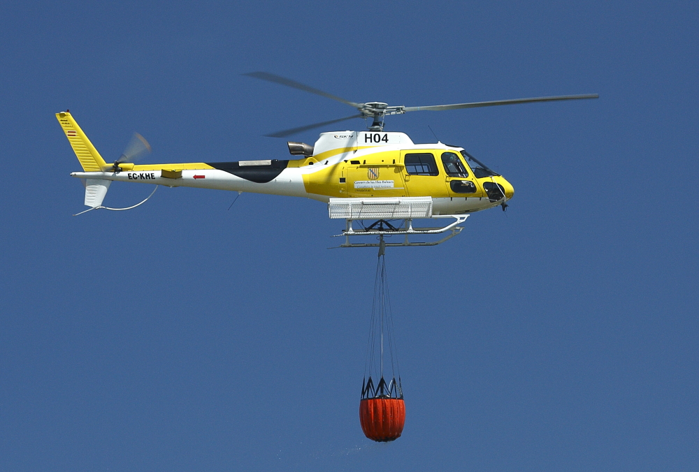 Heli im Löscheinsatz