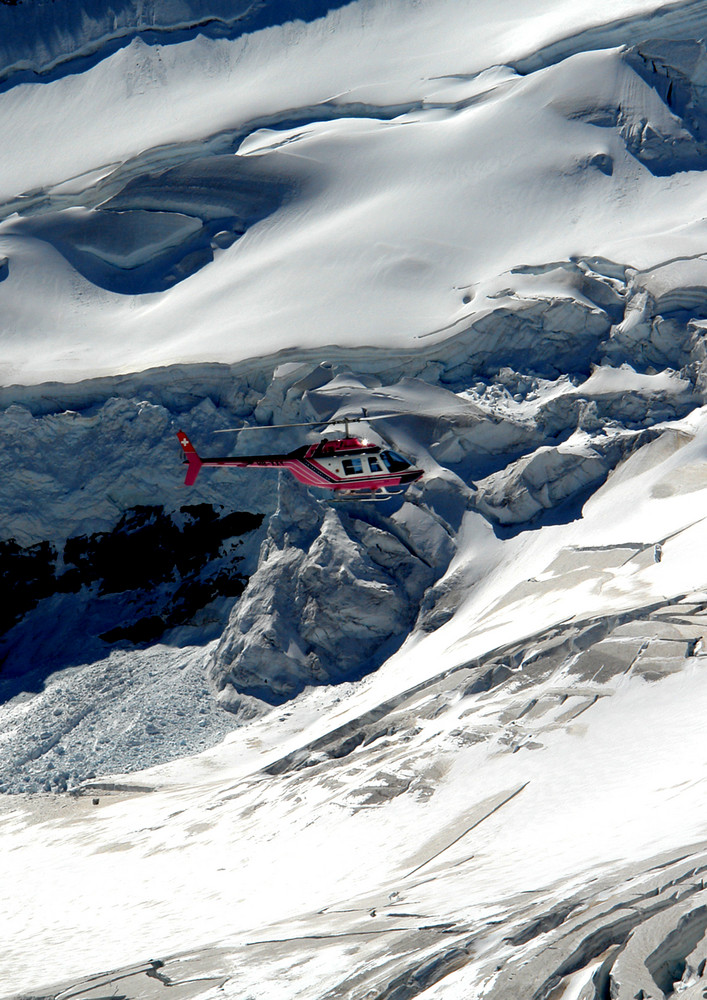 Helikopter flug über das Jungfraujoch