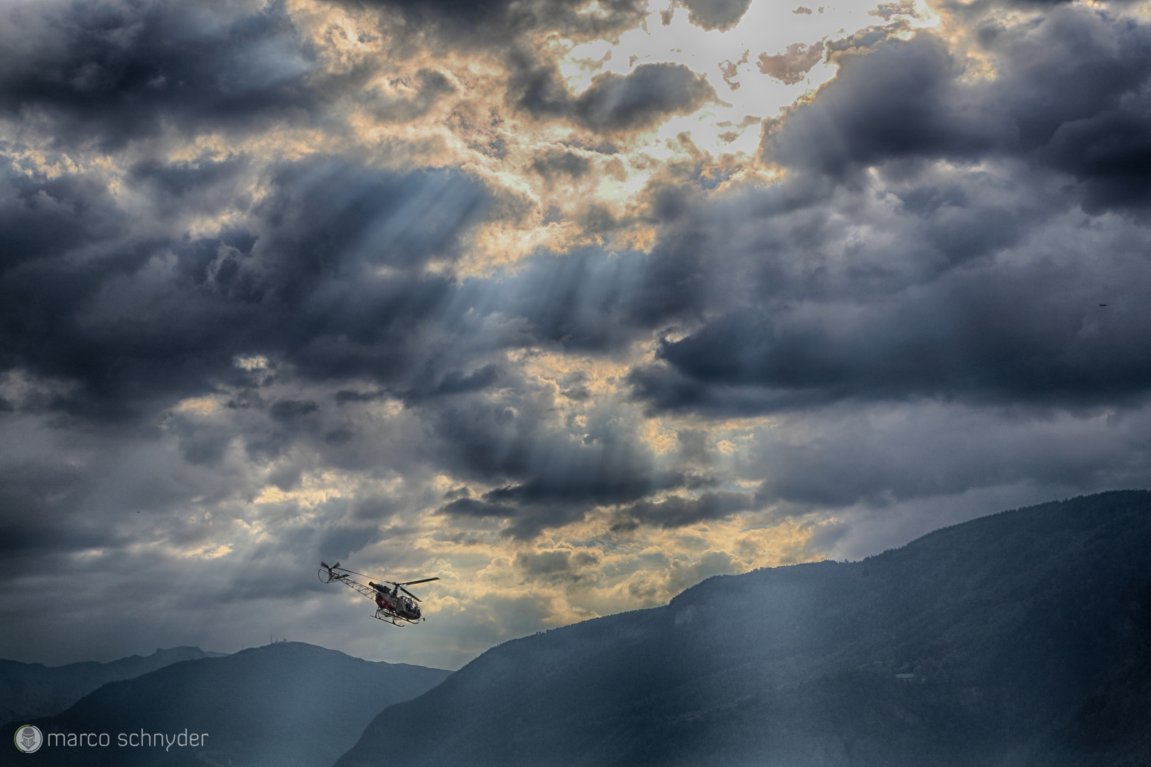 Helikopter über Walliser Alpen ;)