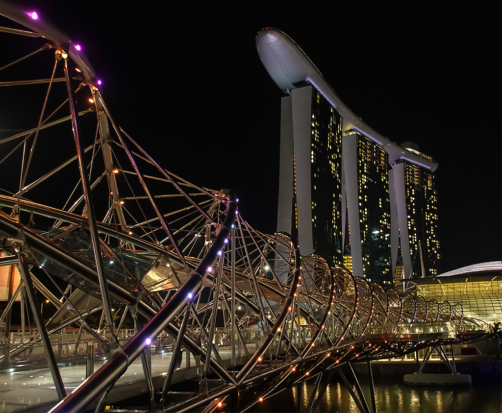 Helix-Bridge mit Marina Bay Sands