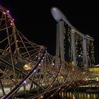 Helix-Bridge mit Marina Bay Sands