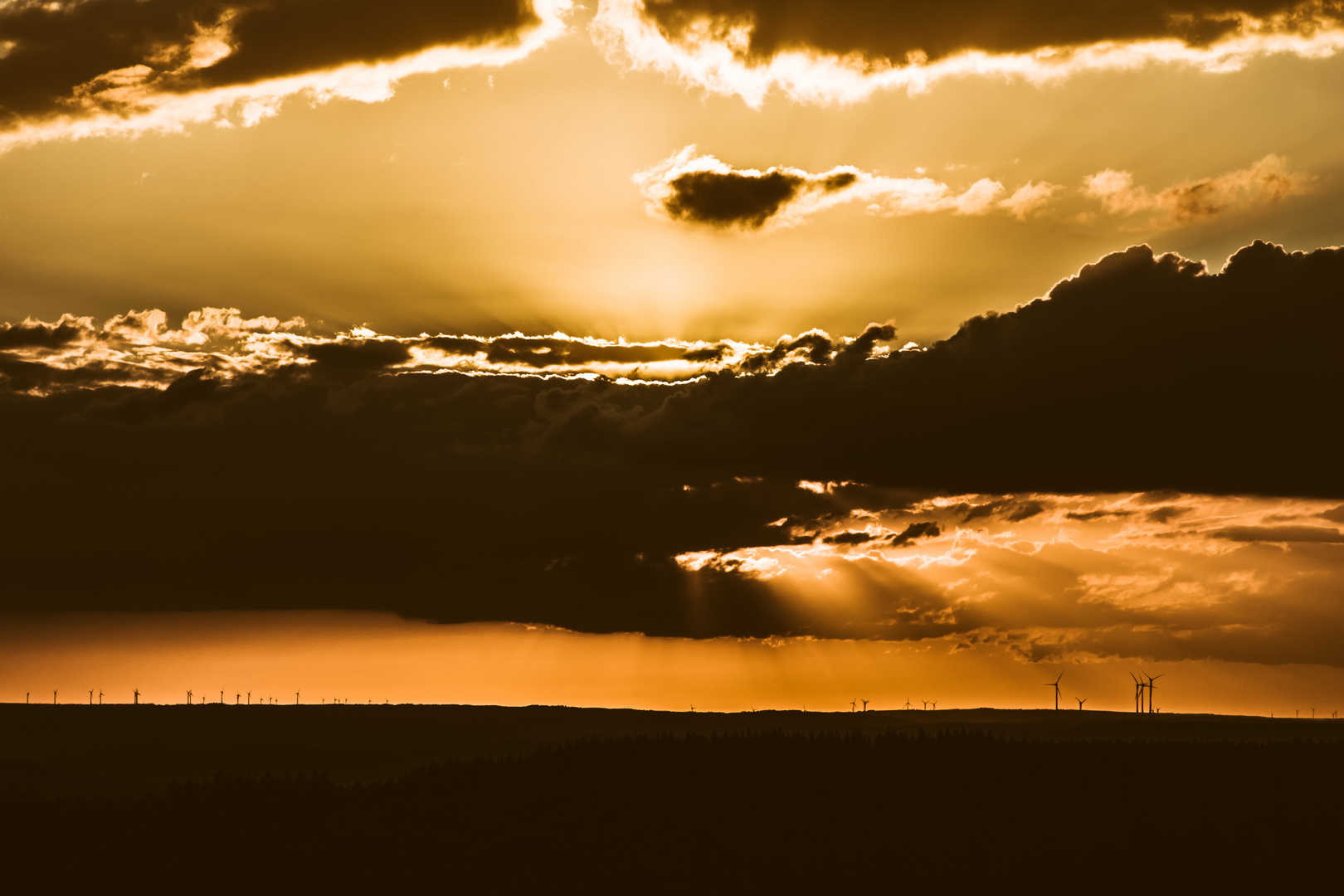 Hell mit Wolken