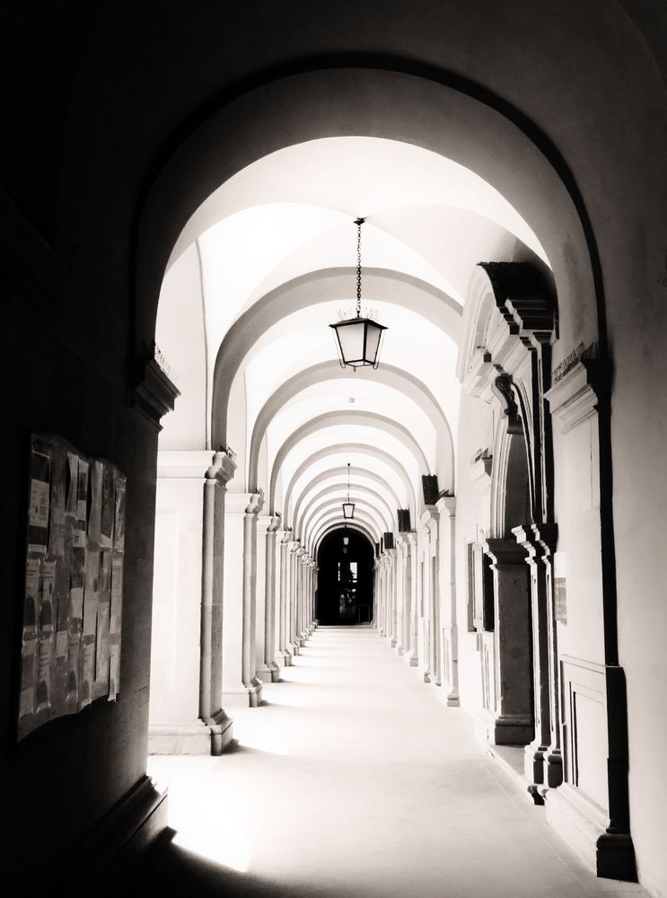 Hell und dunkel Foto &amp; Bild | hell, licht, architektur Bilder auf ...