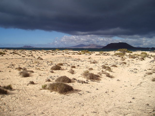 Hell und Dunkel am Meer