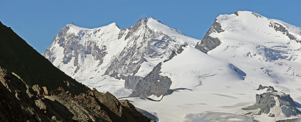 Hell und Dunkel und Teile der gewaltigen Monte Rosa Ostwand...