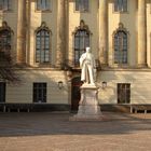 Helmholtzdenkmal an der Humboldtuniversität