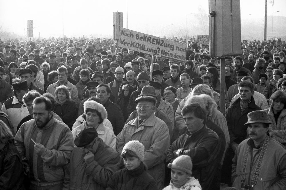 Helmut Kohl spricht am 9. März 1990 in Rostock