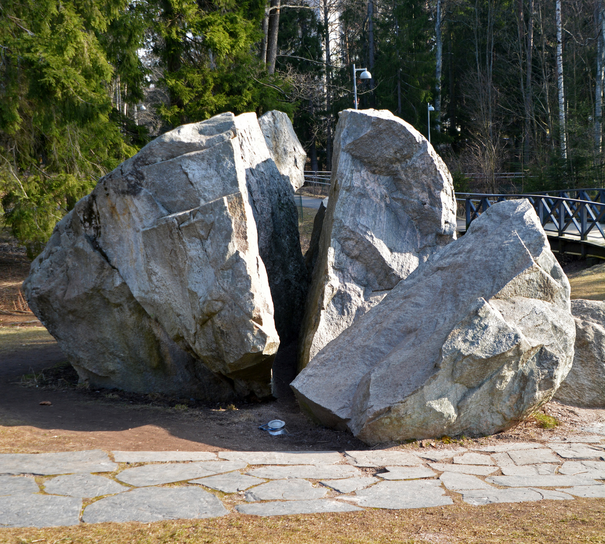 Helsinki, Haaga, Broken glacial erratic