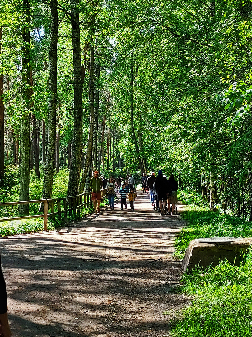 Helsinki, Haaga, the people on Rodo park