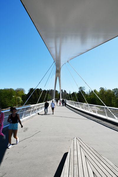 Helsinki, Kalastama, On the bridge