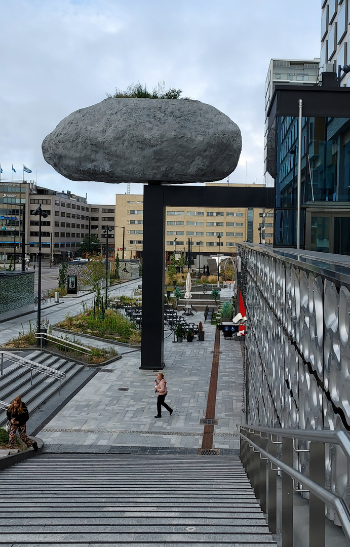 Helsinki, Pasila, The statue on front of Tripla shopping center