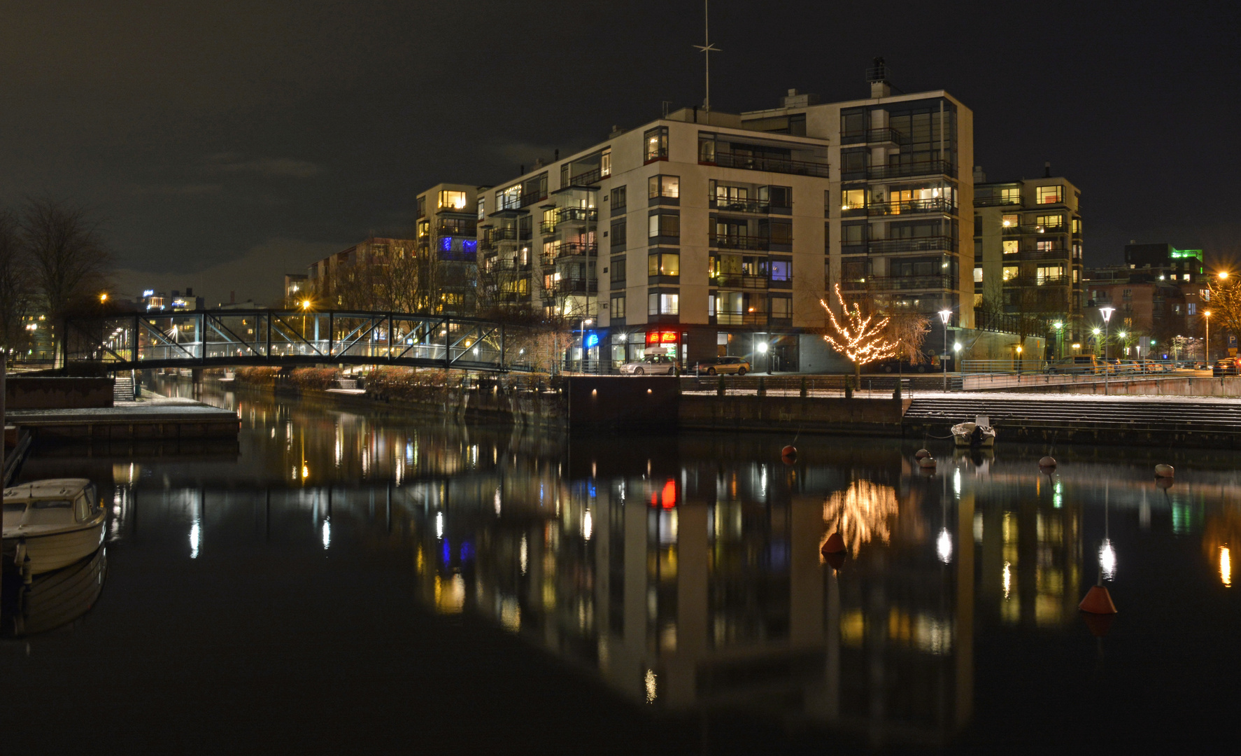 Helsinki, Ruoholahti at night