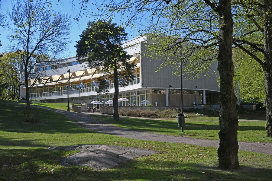 Helsinki, the library of Töölö