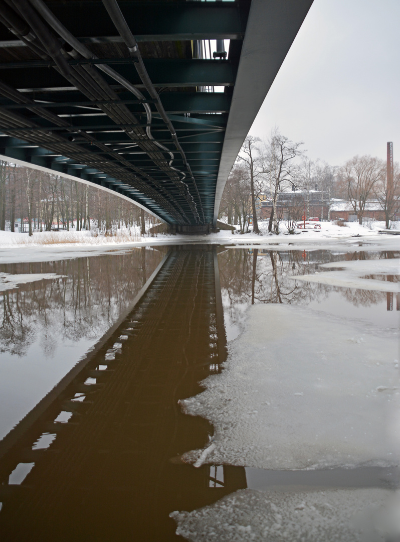 Helsinki, Under the bridge