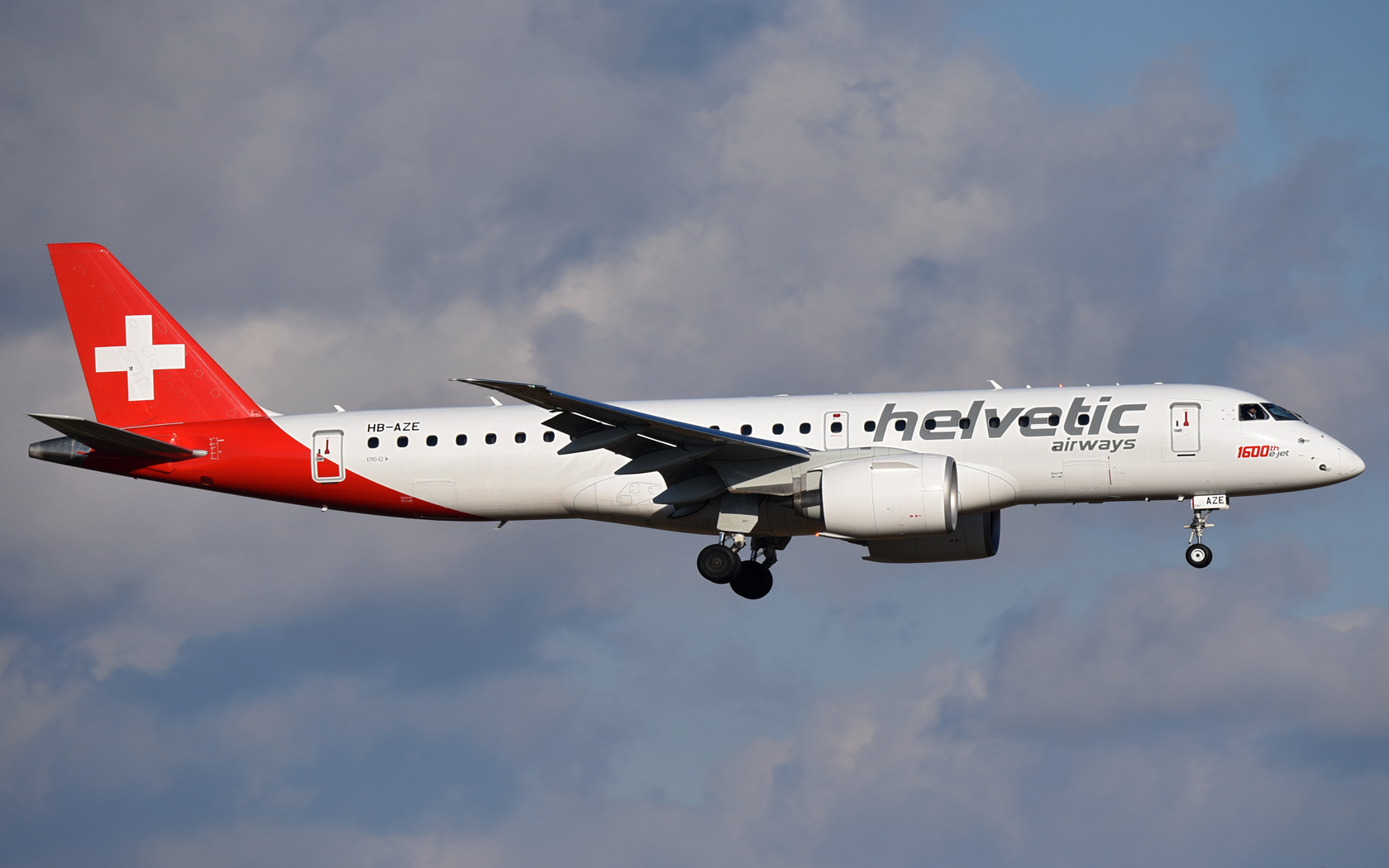 Helvetic Airways Embraer ERJ-190-E2 HB-AZE 