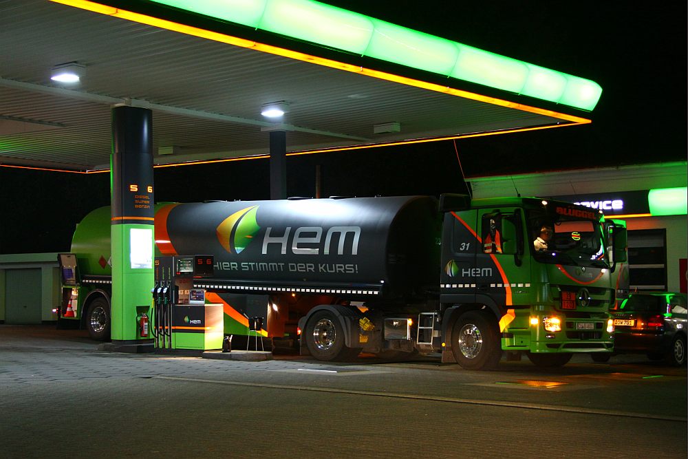 HEM Tankstelle Foto & Bild | autos & zweiräder, lastkraftwagen (lkw ...