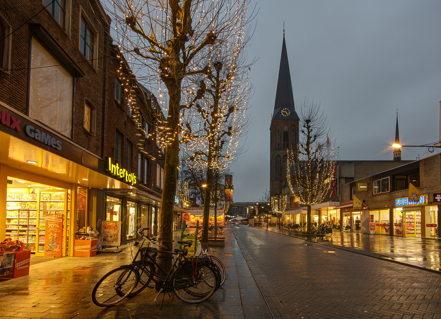 Hengelo - Enschedesestraat - Sint-Lambertusbasiliek & Town Hall - 02