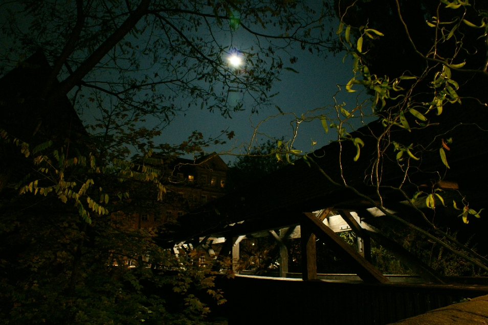 Henkersteg vom Trödelmarkt aus bei Vollmond