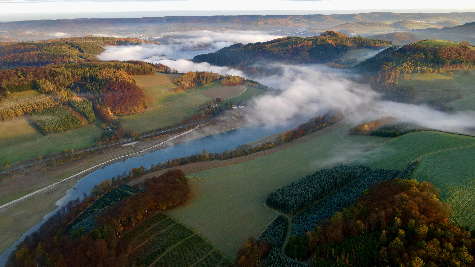 Hennetalsperre früh Morgens