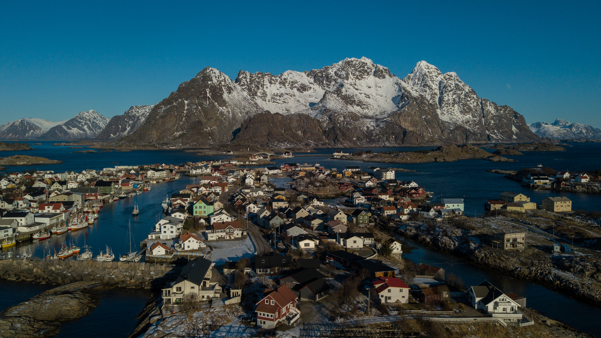 Henningsvaer