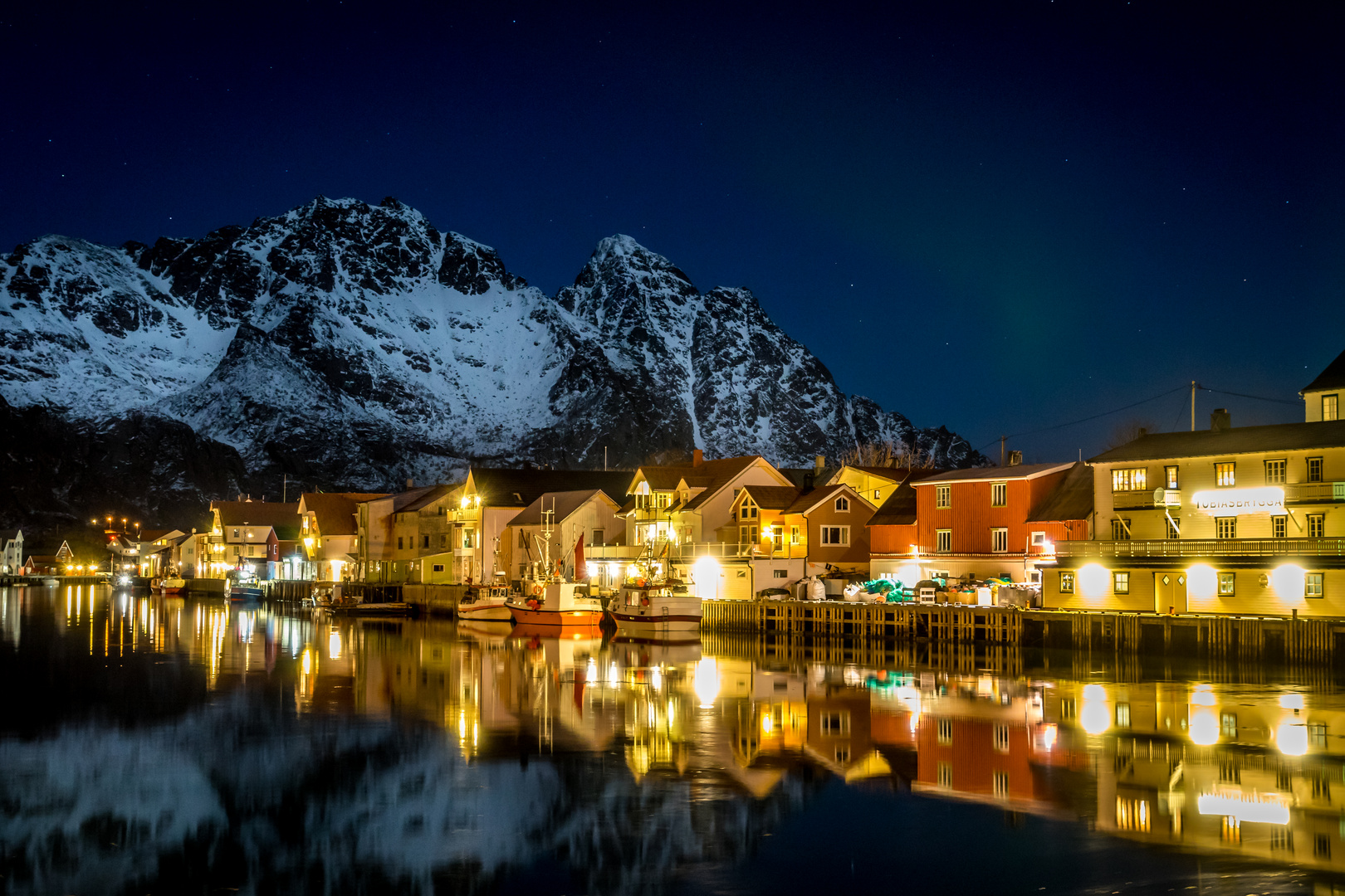 Henningsvaer am Abend