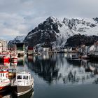 Henningsvaer verspiegelt