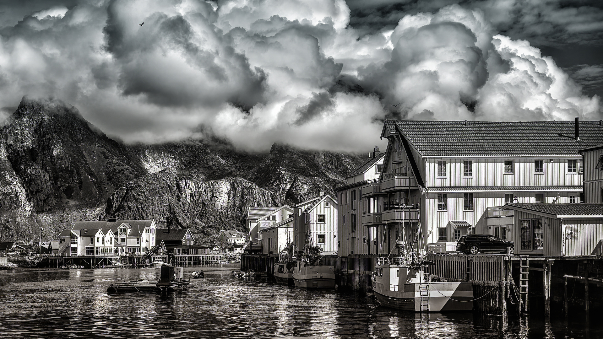 Henningsvaer_sw