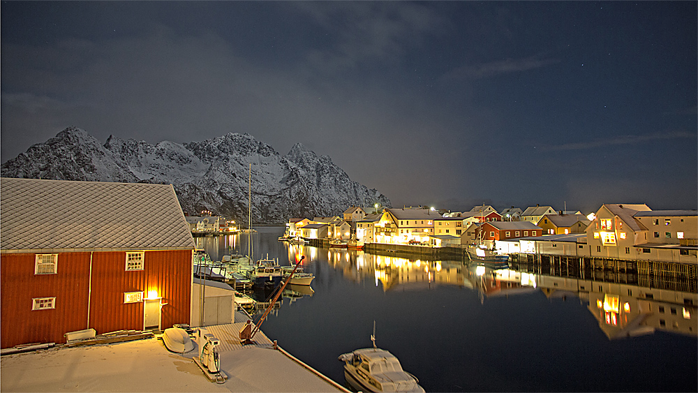 Henningsvær at night