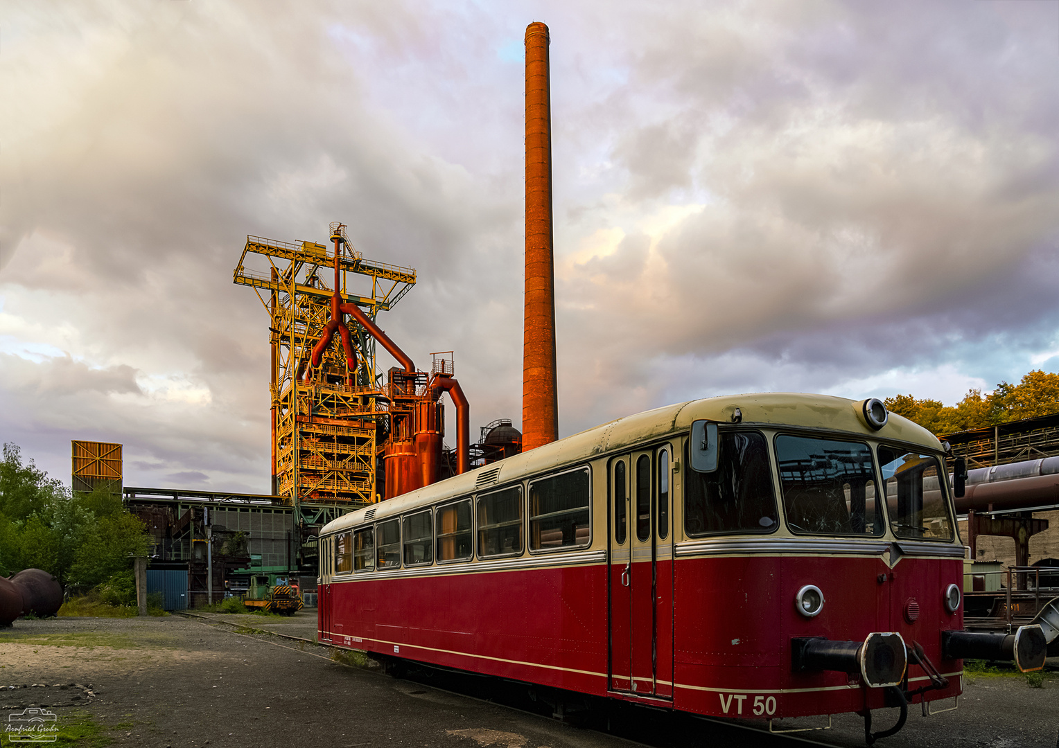 Henrichshütte - nach Regenschauer von der Abendsonne beleuchtet