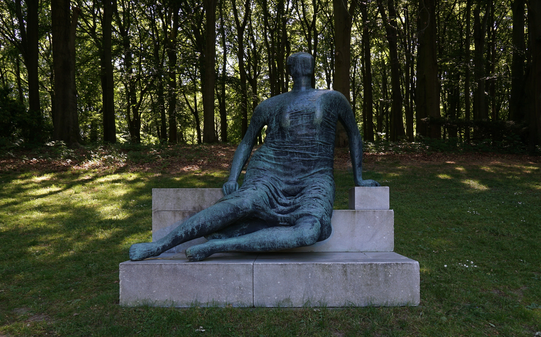 Henry Moore - Dreaped Seated Woman