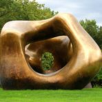 "Henry Moore: Large Two Forms" in Bonn