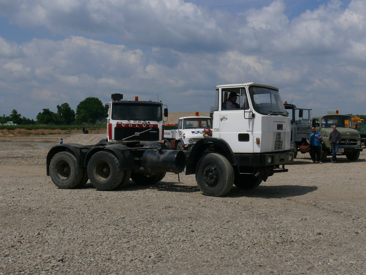 HENSCHEL F 420 S    --->  eine ...Legende in der Megasandkiste