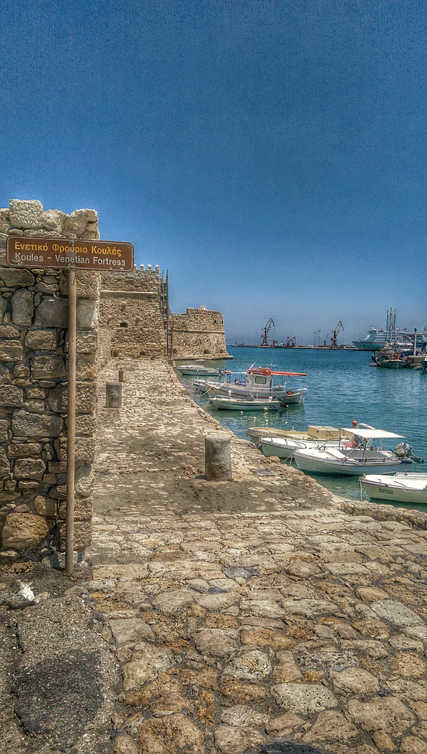 Heraklion port hdr