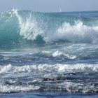 Heranrollende Welle vor La Caleta im Süden Teneriffas