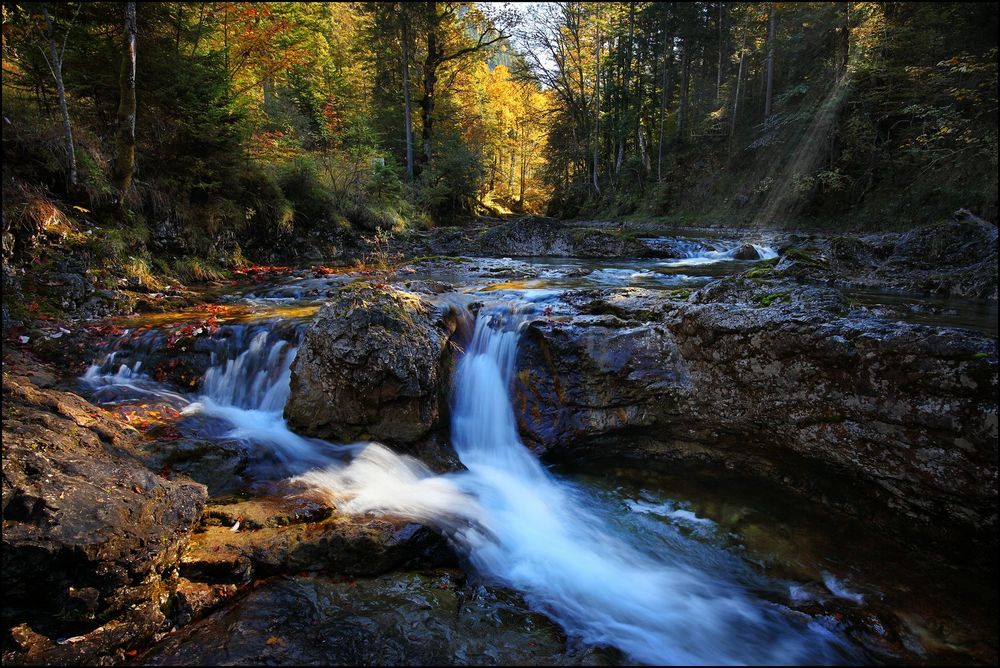 ~ HERBSLICHER WASSERFALL IM WERDENFELSER LAND ~