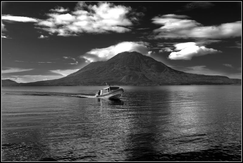 Herbst am Atitlan-See in Guatemala von Gerry - Design