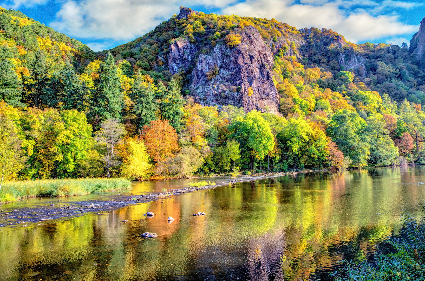 Herbst am Fluss