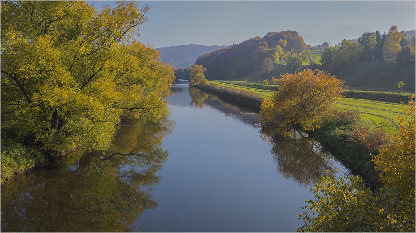 Herbst am Fluss