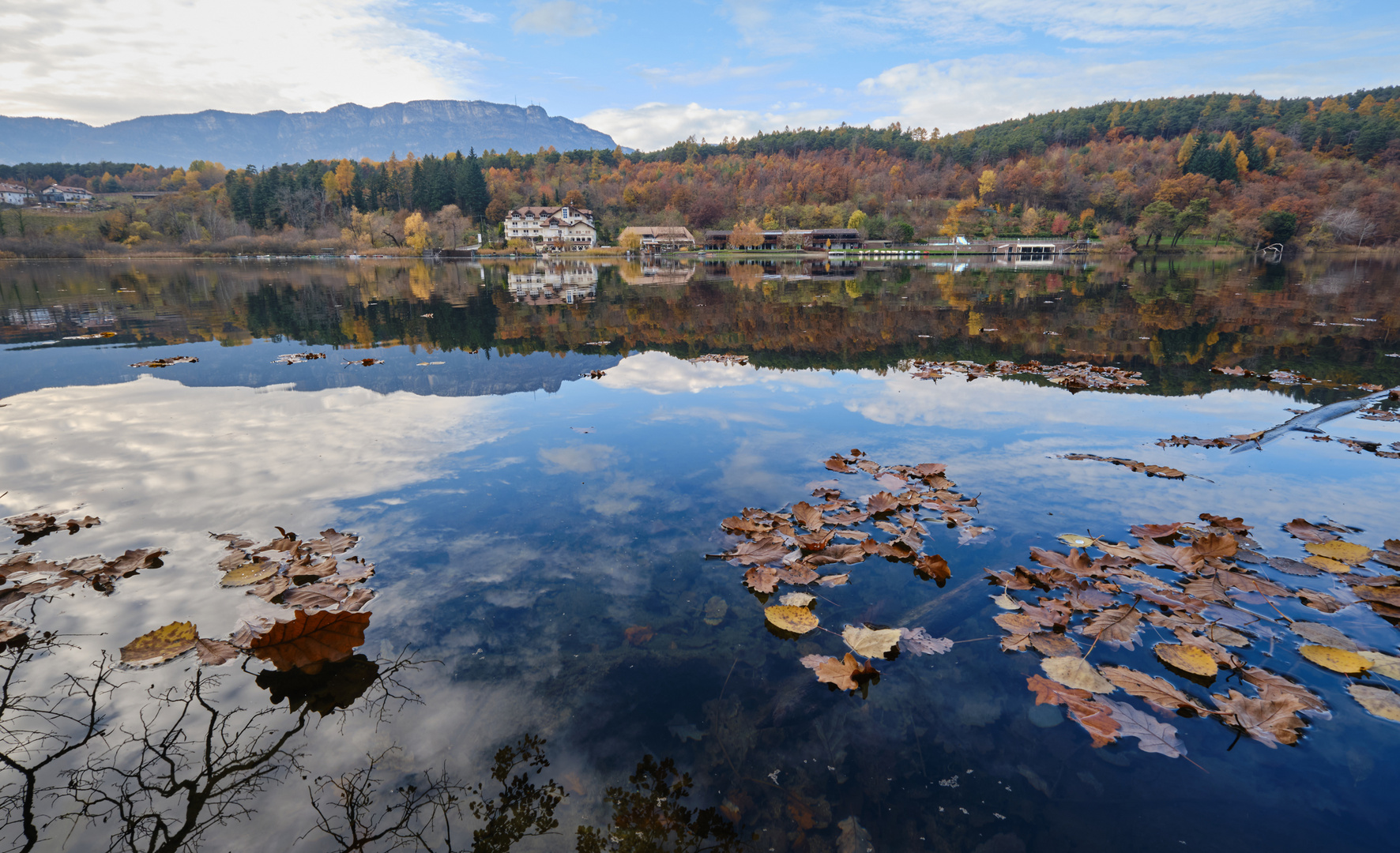 Herbst am großem Montiggler See 02