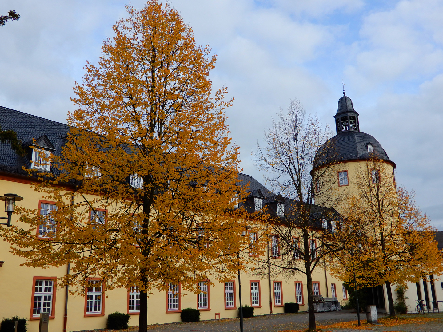 Herbst am Schloss