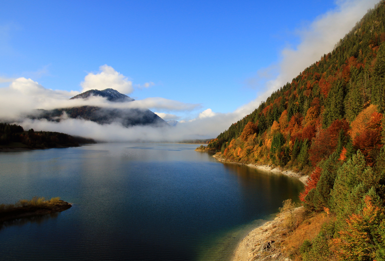 Herbst am Sylvensteinspeicher