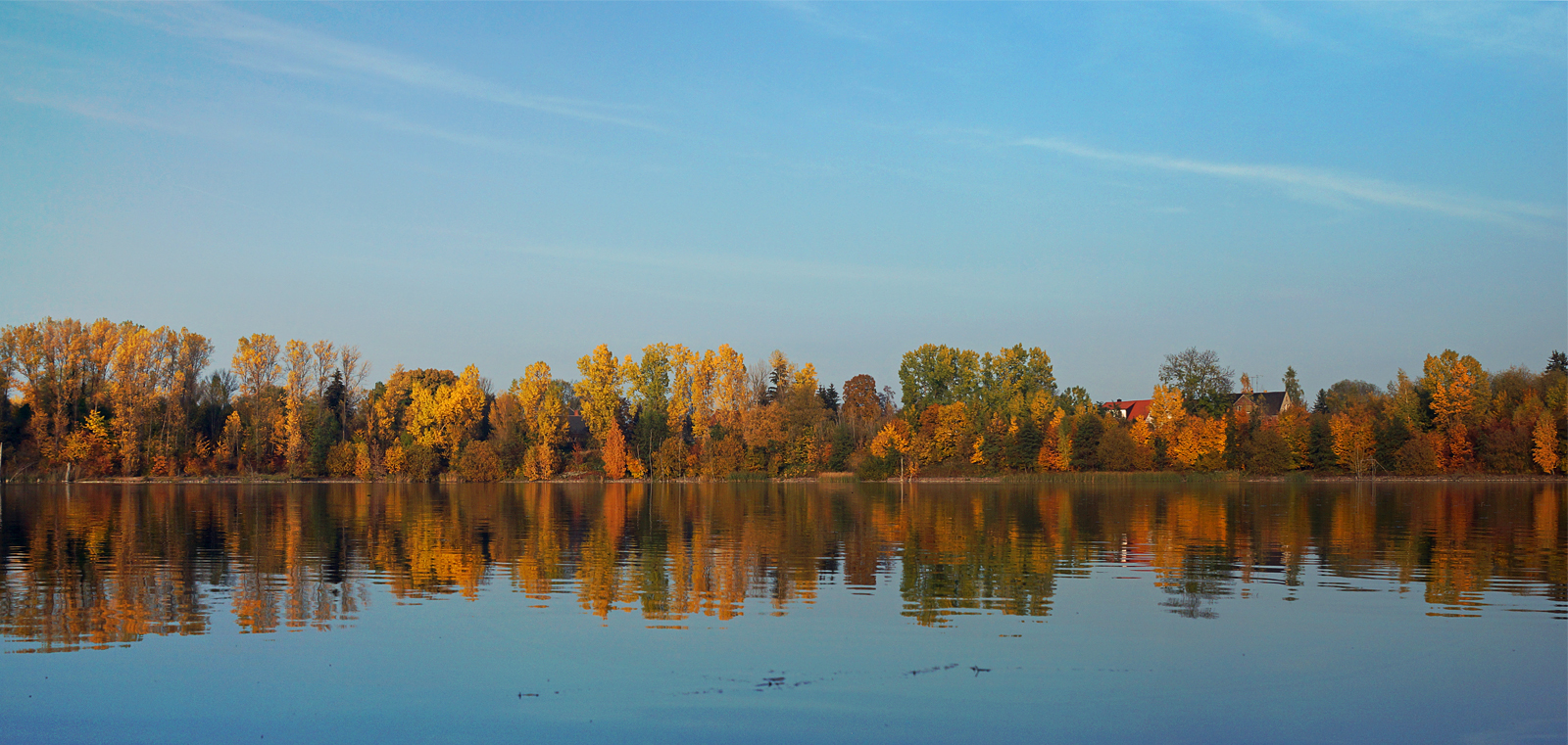 - Herbst am Wasser -