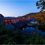 Herbst an der Edertalsperre oder auch Edersee Staumauer