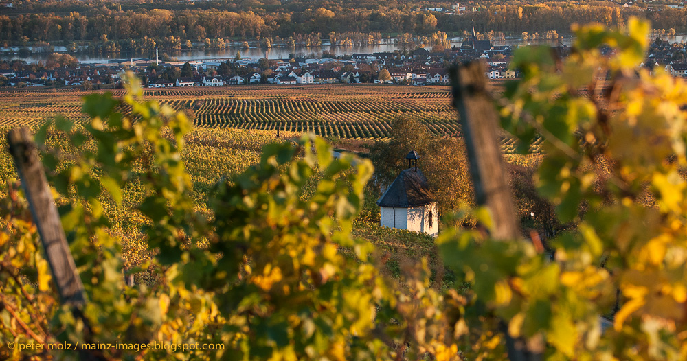 Herbst an der Kapelle (II)