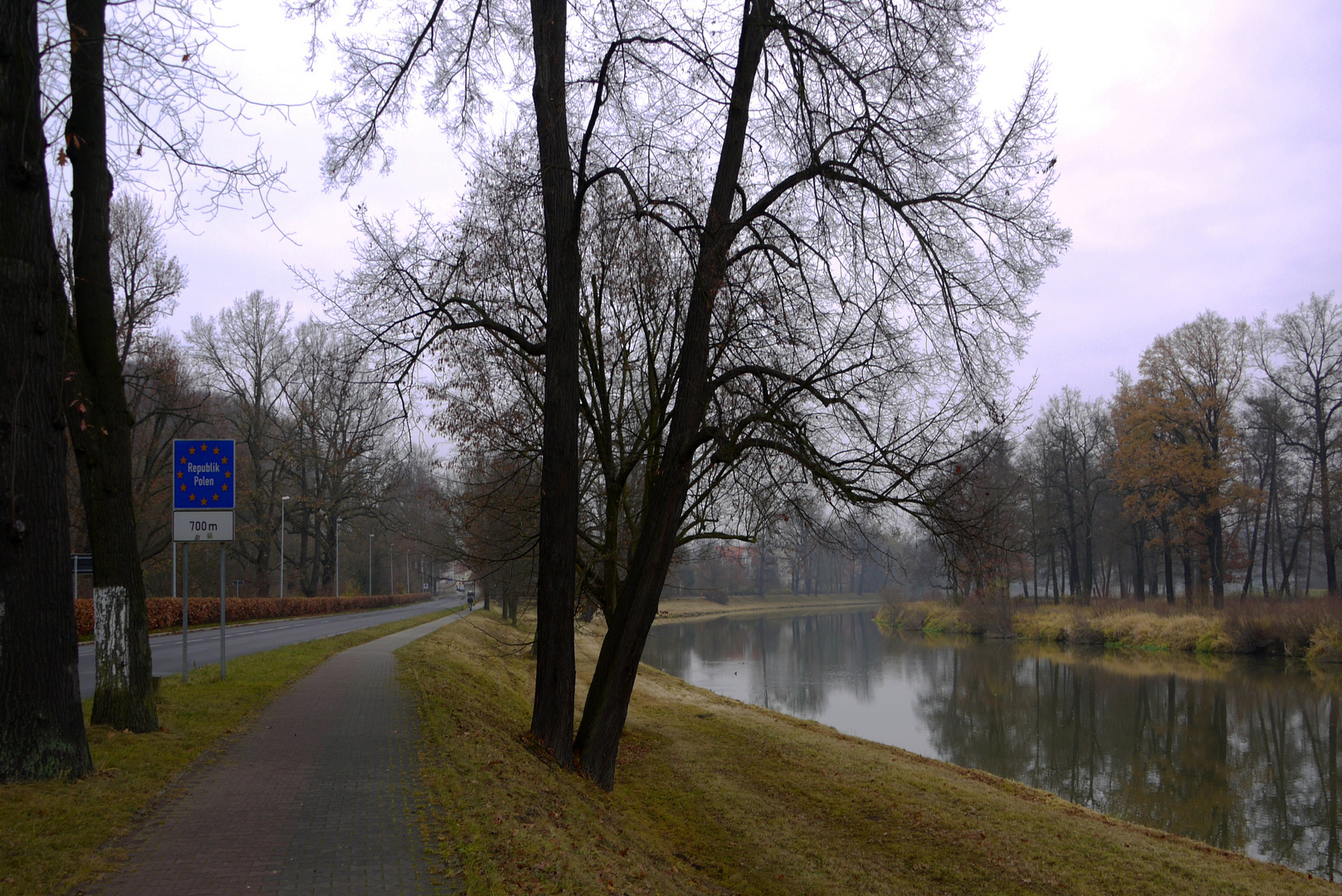 Herbst an der Neiße (Bad Muskau, an der Grenze zu Polen)