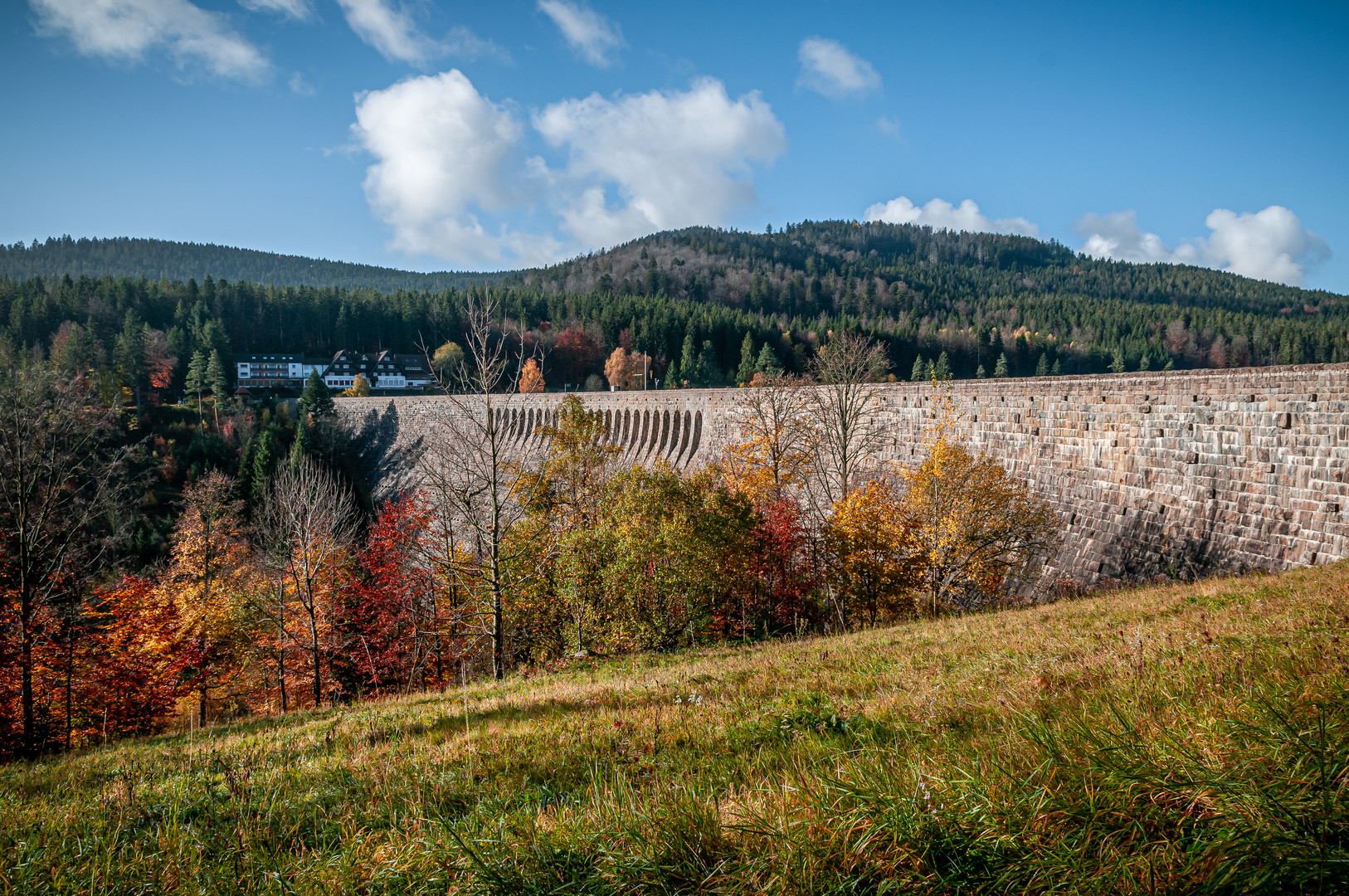 Herbst an der Schwarzenbach Talsperre